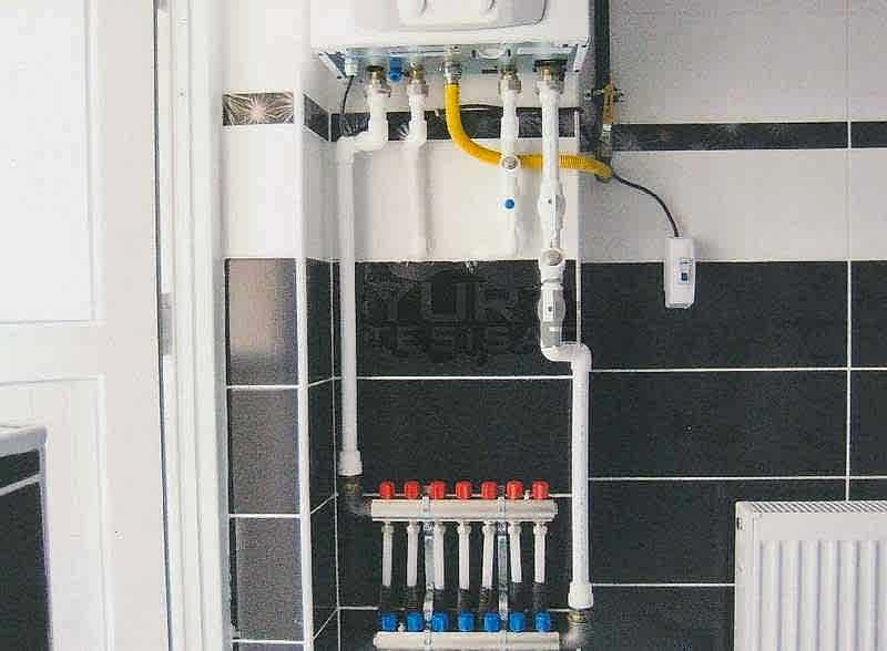 kombi doğalgaz ve su tesisatı bağlantıları ile kalorifer peteği